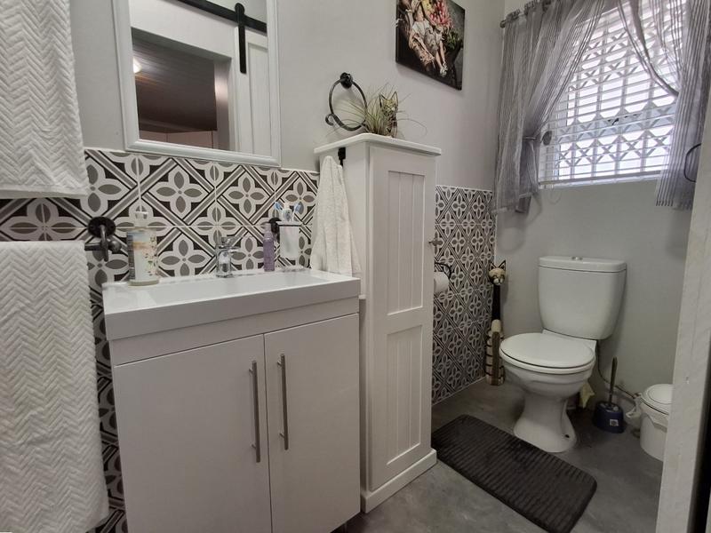 3 Bedroom Property for Sale in Britannia Bay Western Cape